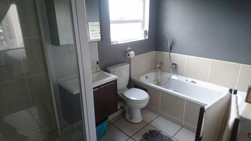 1 Bedroom Property for Sale in Bryanston Gauteng