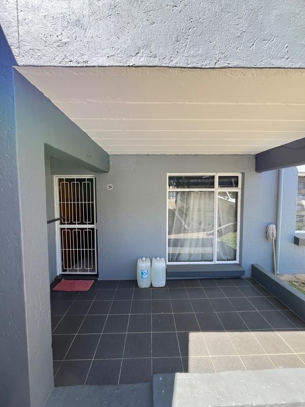 1 Bedroom Property for Sale in Linmeyer Gauteng