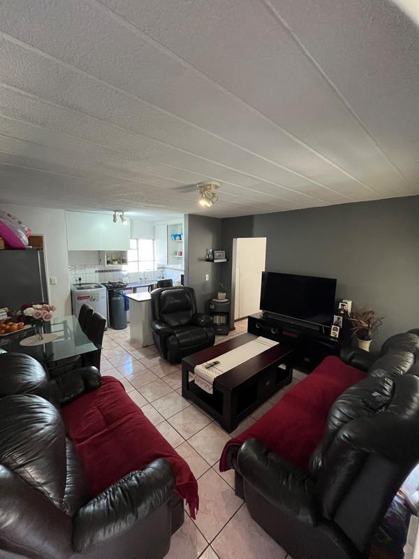 1 Bedroom Property for Sale in Linmeyer Gauteng