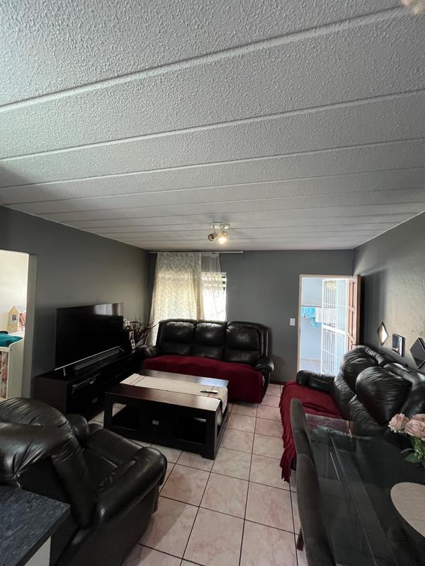 1 Bedroom Property for Sale in Linmeyer Gauteng
