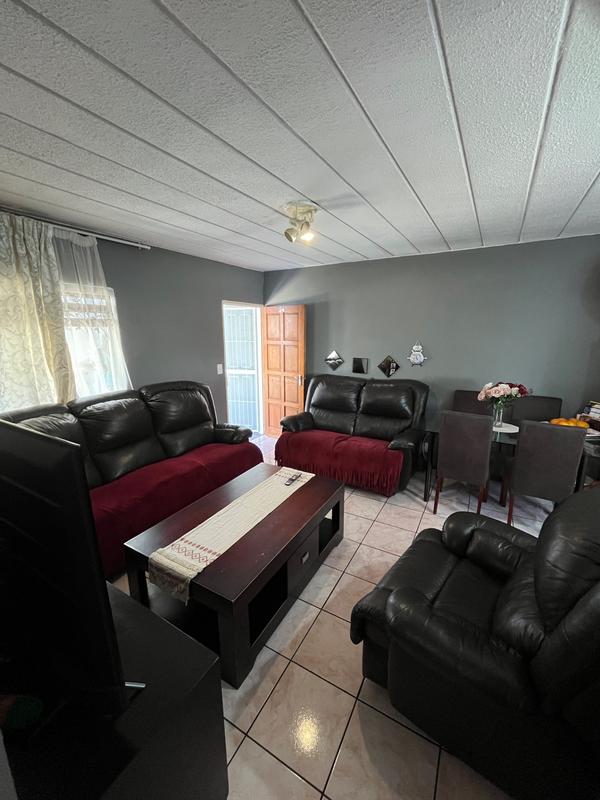 1 Bedroom Property for Sale in Linmeyer Gauteng