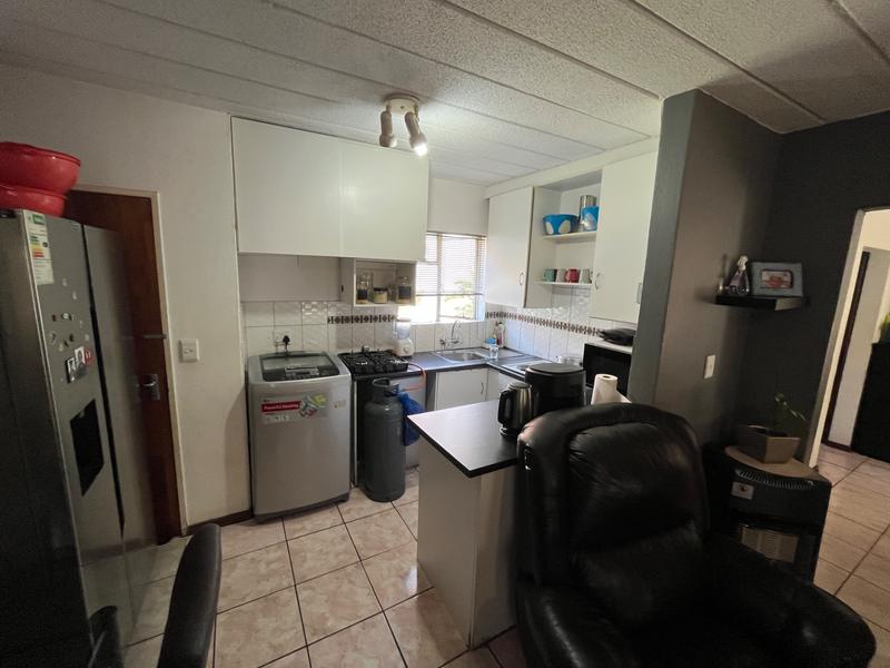 1 Bedroom Property for Sale in Linmeyer Gauteng