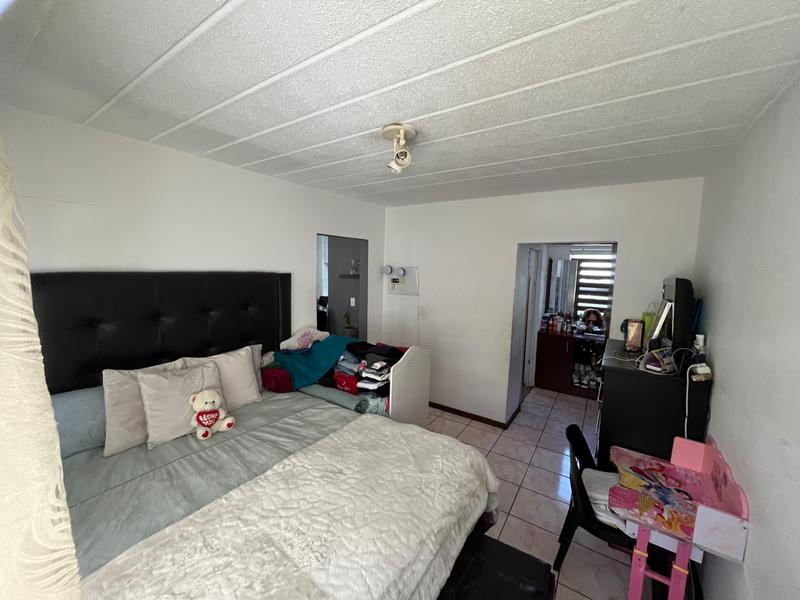 1 Bedroom Property for Sale in Linmeyer Gauteng