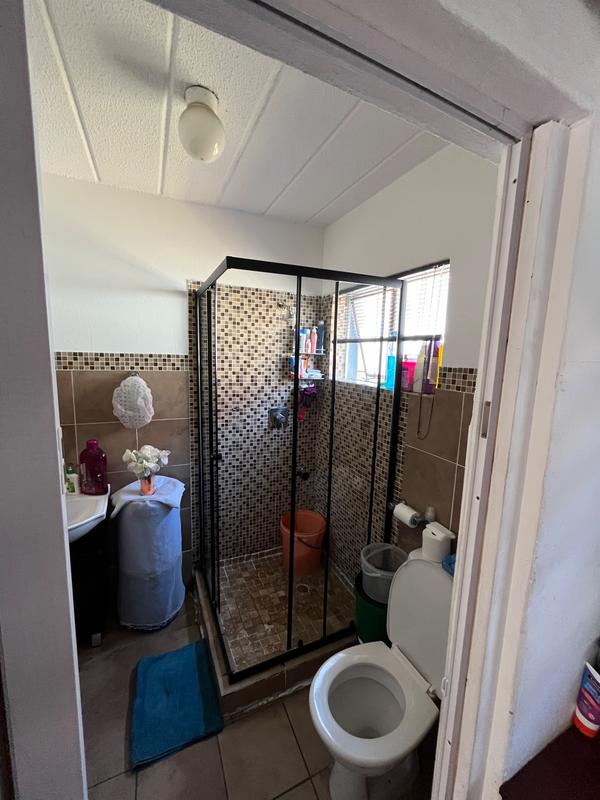 1 Bedroom Property for Sale in Linmeyer Gauteng
