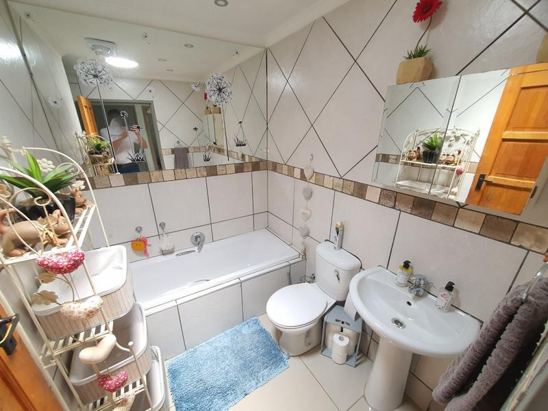 4 Bedroom Property for Sale in Doornpoort Gauteng