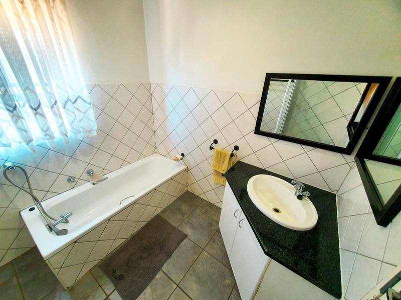 5 Bedroom Property for Sale in Montana Tuine Gauteng