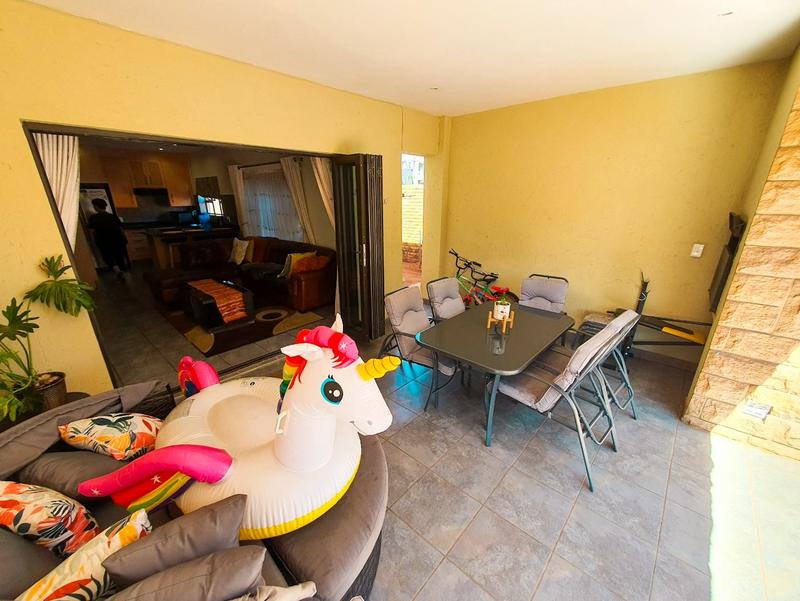 5 Bedroom Property for Sale in Montana Tuine Gauteng