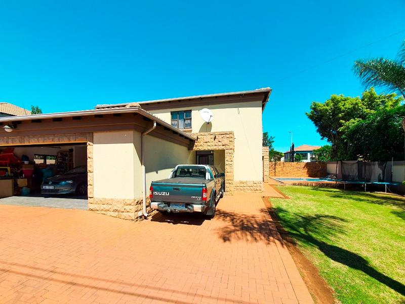 5 Bedroom Property for Sale in Montana Tuine Gauteng