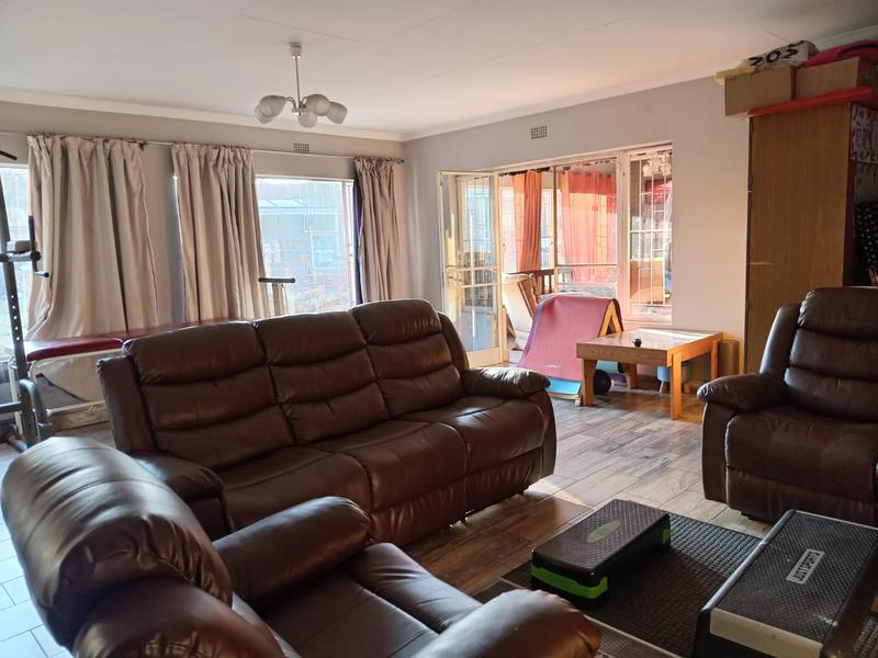 To Let 4 Bedroom Property for Rent in Dalpark Proper Gauteng