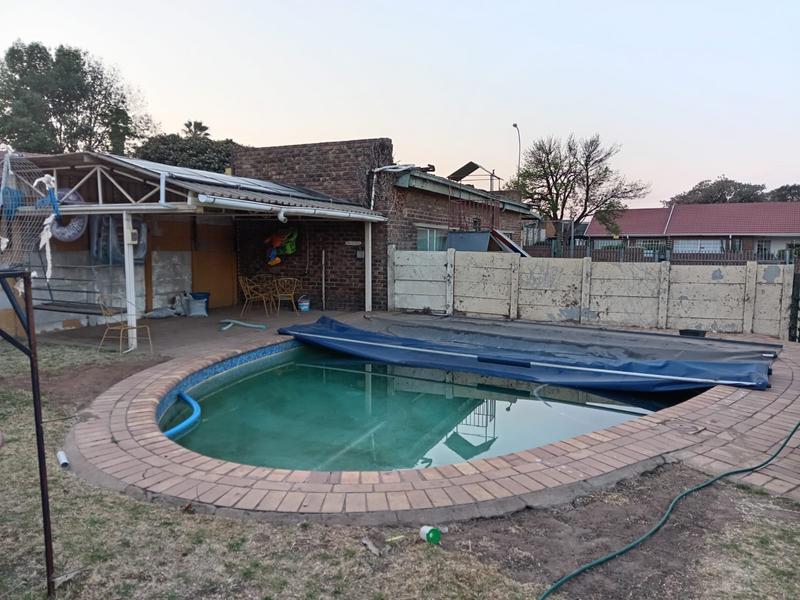 To Let 4 Bedroom Property for Rent in Dalpark Proper Gauteng