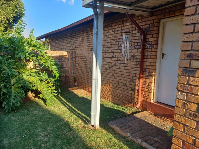 To Let 2 Bedroom Property for Rent in Rooihuiskraal North Gauteng