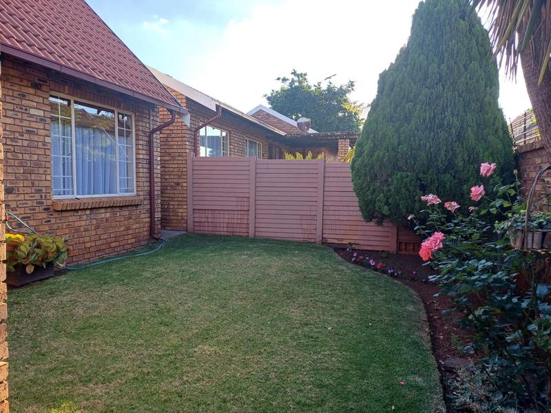 To Let 2 Bedroom Property for Rent in Rooihuiskraal North Gauteng