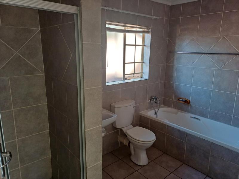 To Let 2 Bedroom Property for Rent in Rooihuiskraal North Gauteng