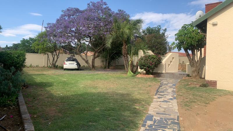 To Let 4 Bedroom Property for Rent in Birch Acres Gauteng