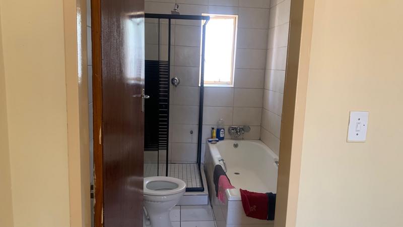 To Let 4 Bedroom Property for Rent in Birch Acres Gauteng