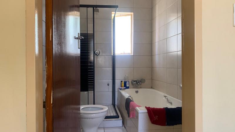 To Let 4 Bedroom Property for Rent in Birch Acres Gauteng