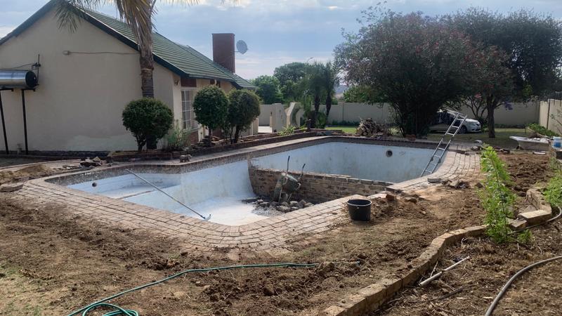 To Let 4 Bedroom Property for Rent in Birch Acres Gauteng