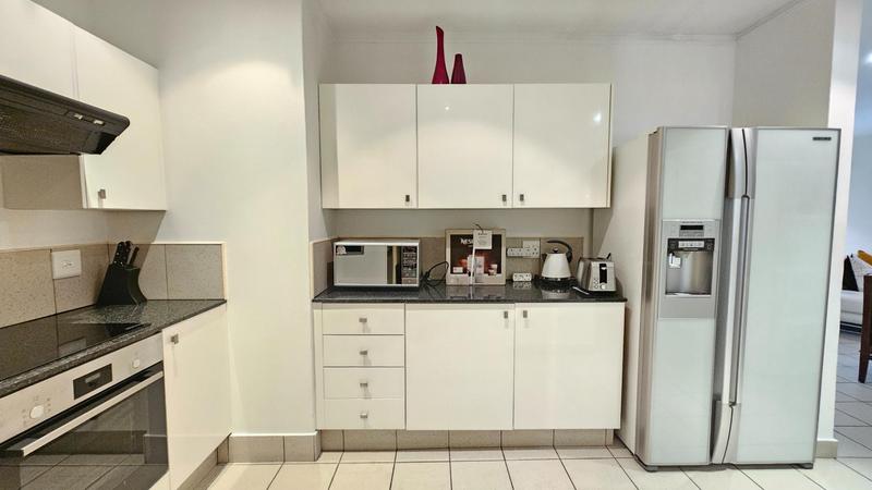To Let 2 Bedroom Property for Rent in Sandhurst Gauteng
