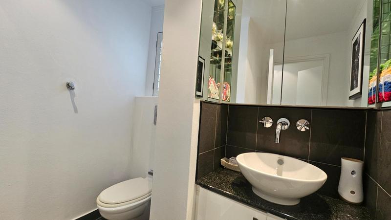 To Let 2 Bedroom Property for Rent in Sandhurst Gauteng