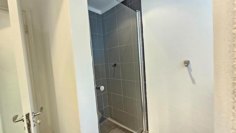 To Let 2 Bedroom Property for Rent in Sandhurst Gauteng