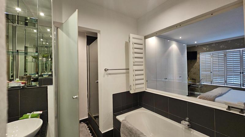 To Let 2 Bedroom Property for Rent in Sandhurst Gauteng