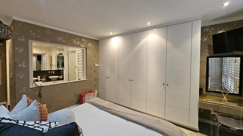 To Let 2 Bedroom Property for Rent in Sandhurst Gauteng