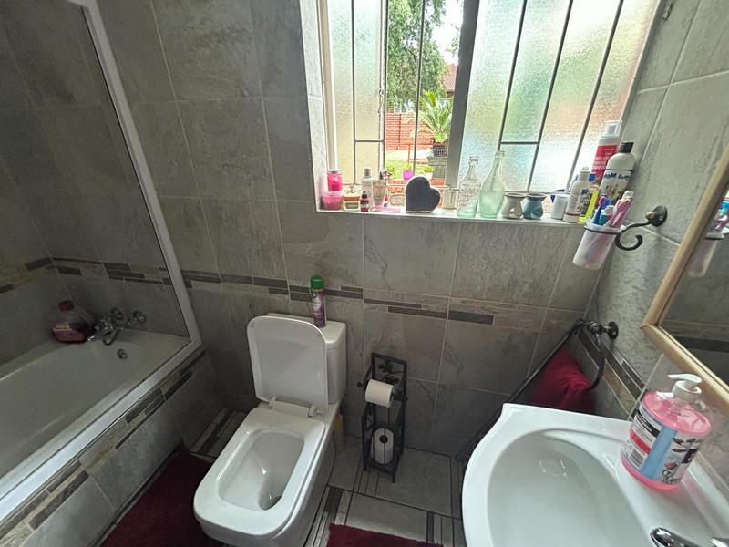 To Let 3 Bedroom Property for Rent in Rooihuiskraal Gauteng