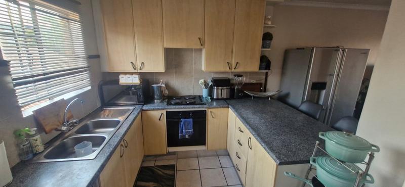 2 Bedroom Property for Sale in Monavoni Gauteng