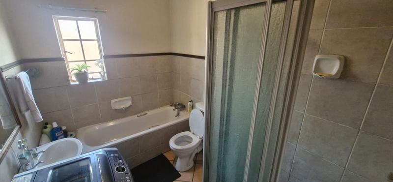 2 Bedroom Property for Sale in Monavoni Gauteng