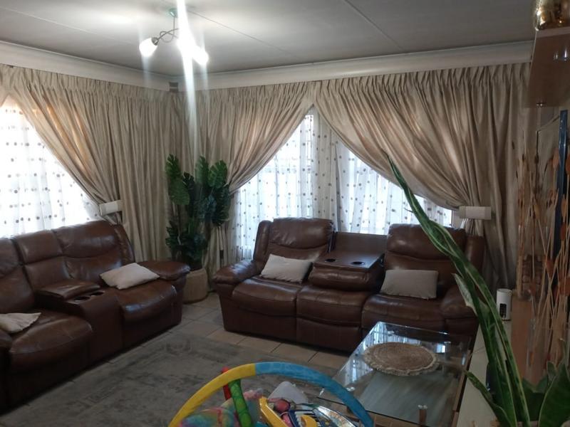 3 Bedroom Property for Sale in Thatchfield Gauteng