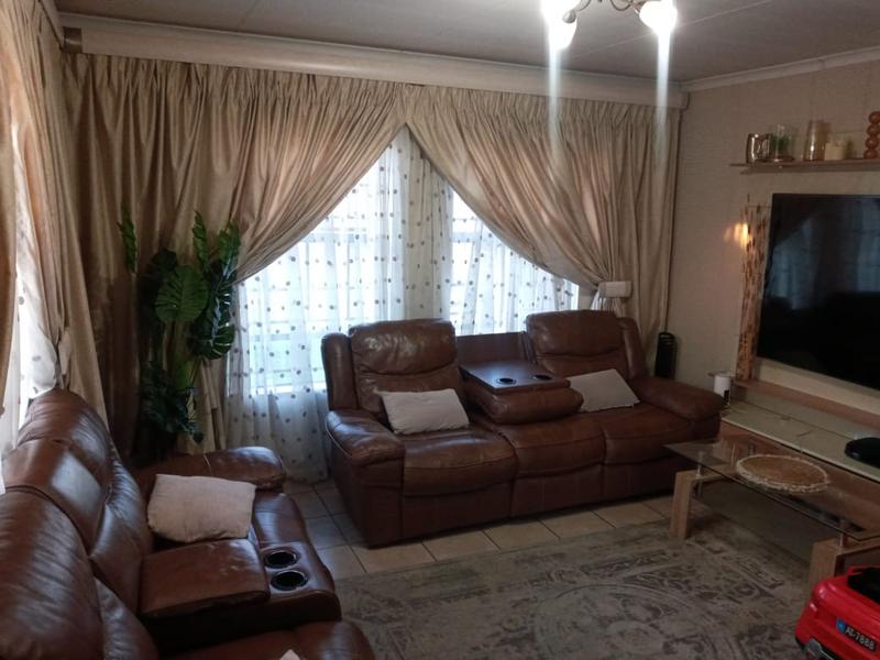 3 Bedroom Property for Sale in Thatchfield Gauteng