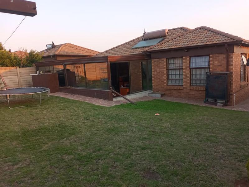 3 Bedroom Property for Sale in Thatchfield Gauteng