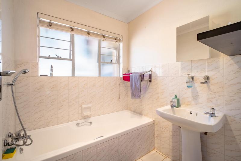 To Let 3 Bedroom Property for Rent in Hurlingham Manor Gauteng