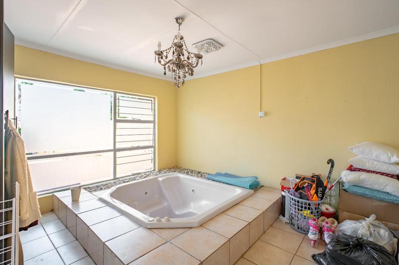 To Let 3 Bedroom Property for Rent in Hurlingham Manor Gauteng