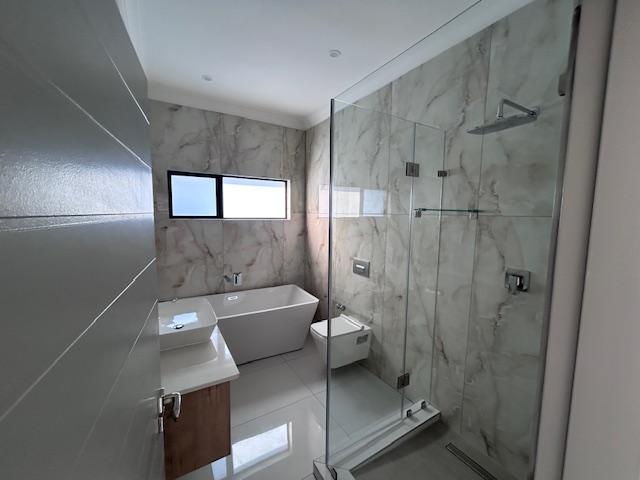 5 Bedroom Property for Sale in Six Fountains Residential Estate Gauteng