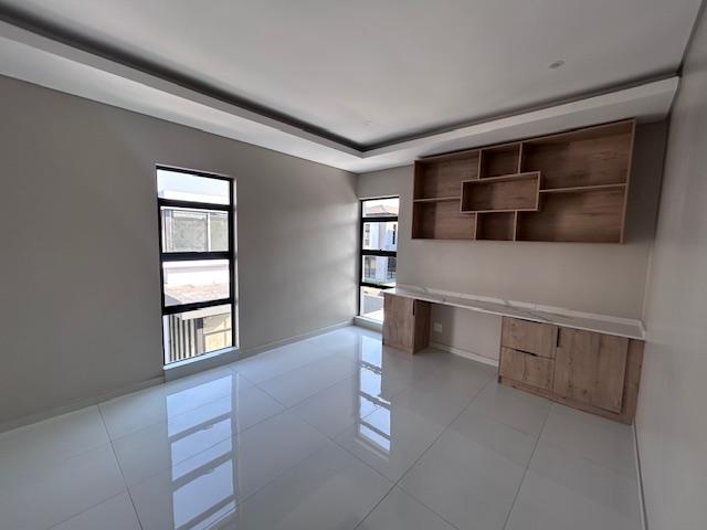 5 Bedroom Property for Sale in Six Fountains Residential Estate Gauteng