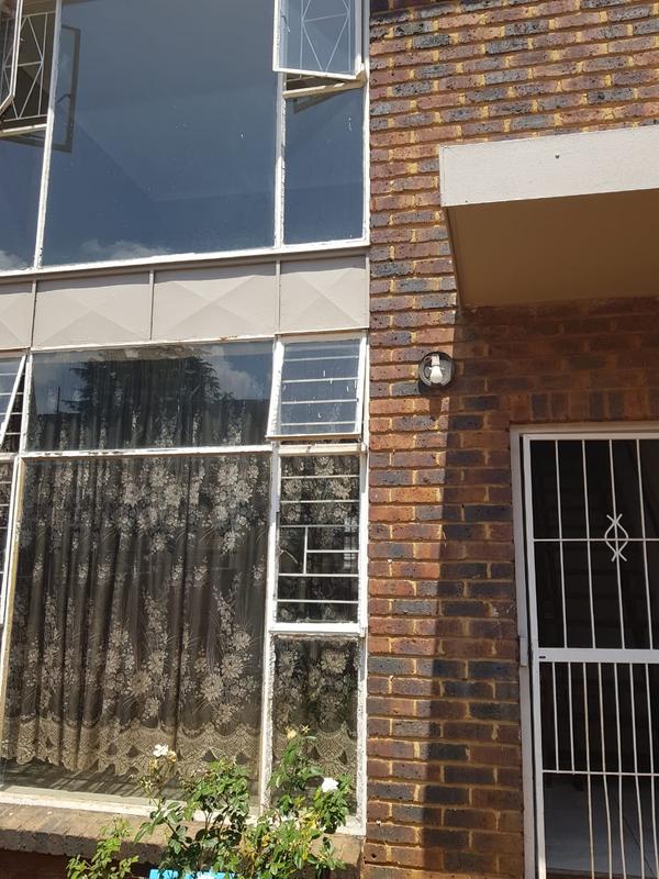 To Let 3 Bedroom Property for Rent in Groblerpark Gauteng
