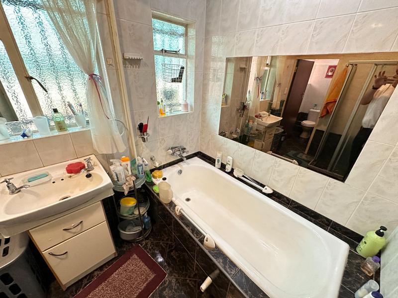 3 Bedroom Property for Sale in Mountain View Gauteng