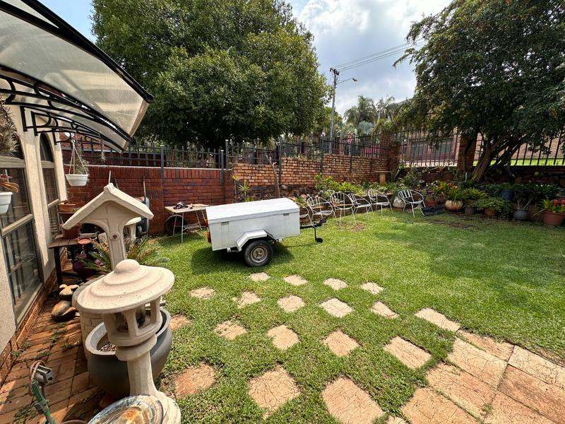 3 Bedroom Property for Sale in Mountain View Gauteng