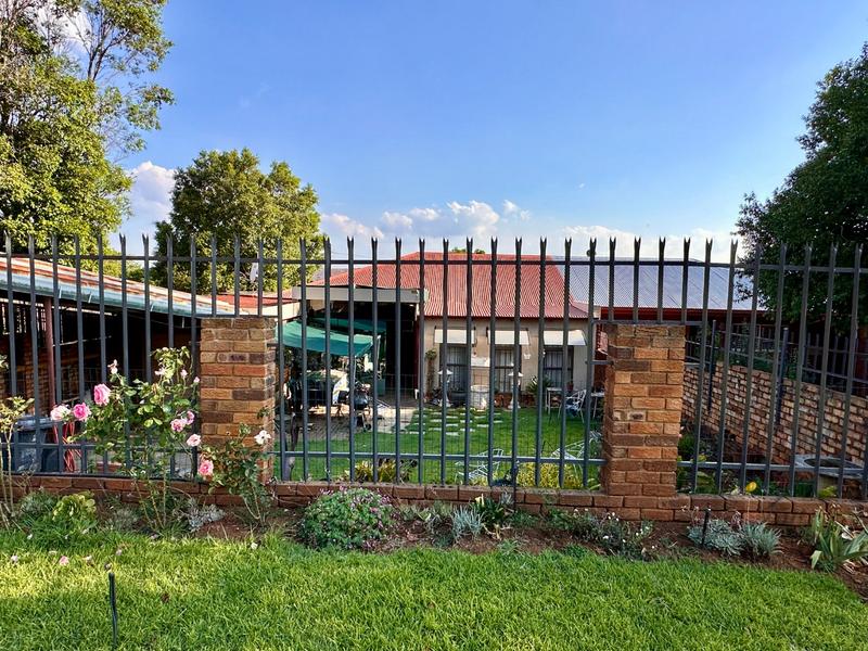 3 Bedroom Property for Sale in Mountain View Gauteng