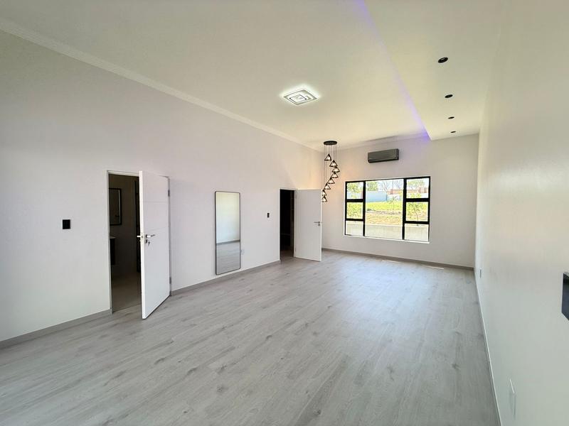 5 Bedroom Property for Sale in Blue Hills Equestrian Estate Gauteng