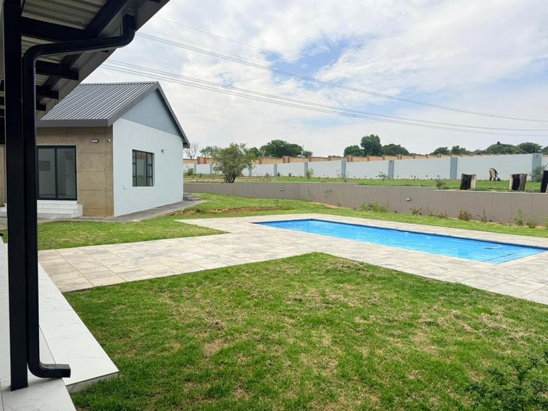 5 Bedroom Property for Sale in Blue Hills Equestrian Estate Gauteng