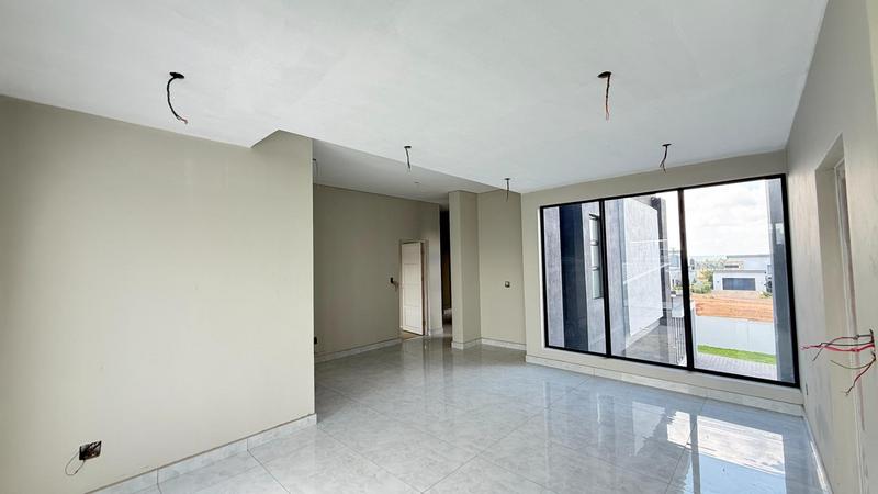 5 Bedroom Property for Sale in Midstream Heights Gauteng