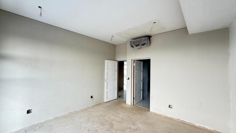 5 Bedroom Property for Sale in Midstream Heights Gauteng