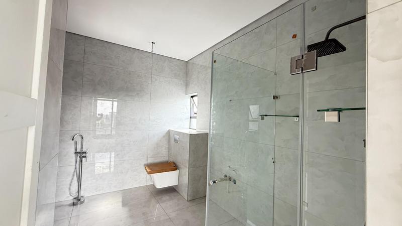 5 Bedroom Property for Sale in Midstream Heights Gauteng