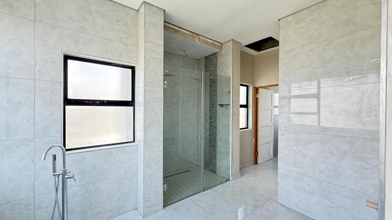 5 Bedroom Property for Sale in Midstream Heights Gauteng