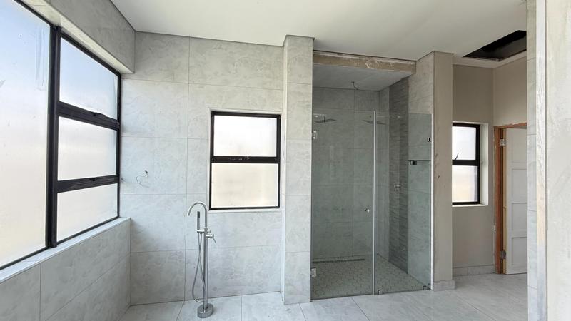 5 Bedroom Property for Sale in Midstream Heights Gauteng