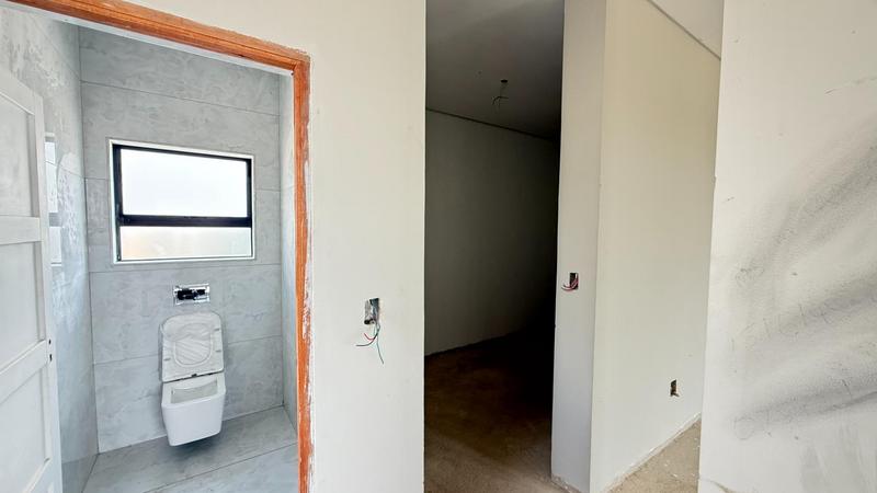 5 Bedroom Property for Sale in Midstream Heights Gauteng