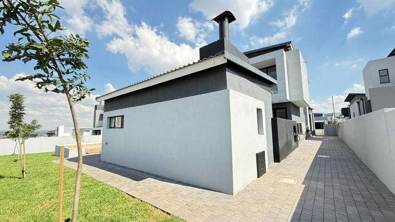 5 Bedroom Property for Sale in Midstream Heights Gauteng