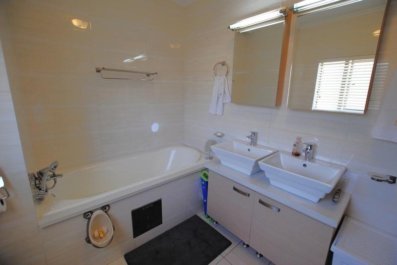 To Let 3 Bedroom Property for Rent in Broadacres Gauteng